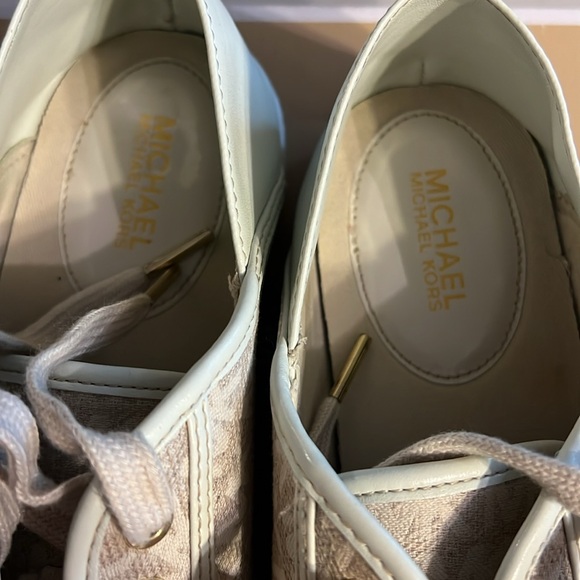 Michael Kors Kristy Slides - Picture 3 of 10